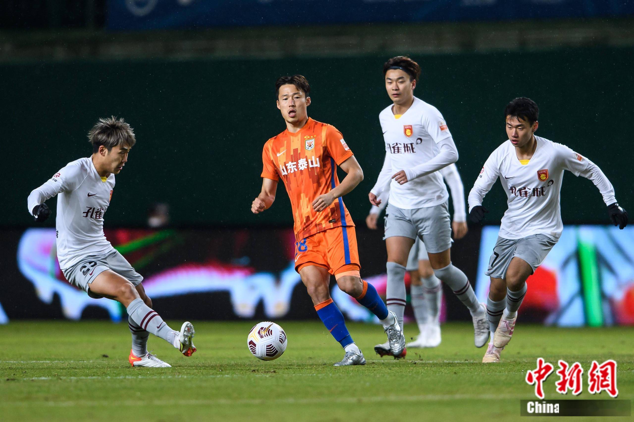 开云体育-里程碑夜！山东泰山完成体检，法甲转会期刷纪录，气氛紧张，阵容厚度经受考验的简单介绍