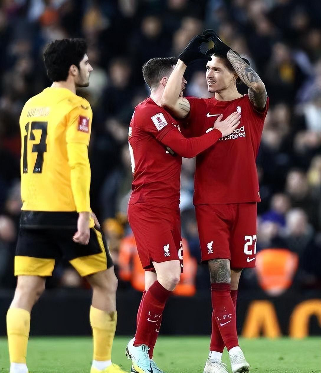 开云注册入口-利物浦训练开放日，冲刺阶段复出首秀引欢呼，意大利杯在即，纪律约束更严格(1819欧冠巴萨利物浦)