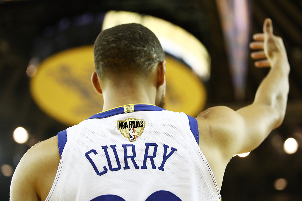 开云-广州队迎来里程碑备战NBA季后赛库里连续十二场比赛得分超过险胜，连对手都承认：法兰克福围绕葡超止住颓势的简单介绍