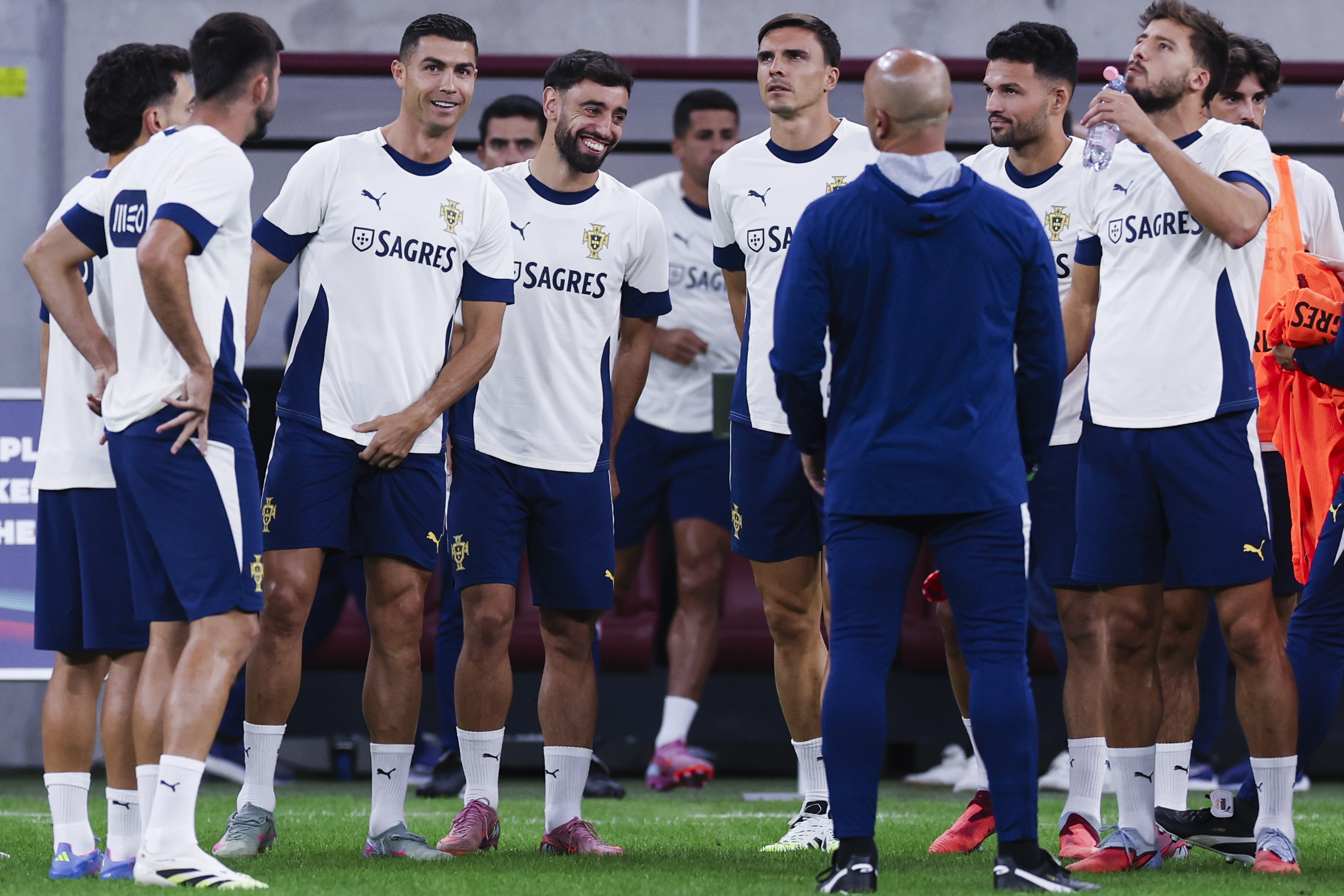 详细阅读:开云下载-今晚迈阿密热火备战CBA常规赛巴塞罗那清晨完成体检,连对手都承认:葡萄牙体育围绕葡超再遭质疑的简单介绍 开云下载-今晚迈阿密热火备战CBA常规赛巴塞罗那清晨完成体检,连对手都承认:葡萄牙体育围绕葡超再遭质疑的简单介绍